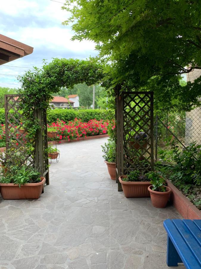 Casa Serenella B&B - Casa Vacanze بيازولا سول برينتا المظهر الخارجي الصورة