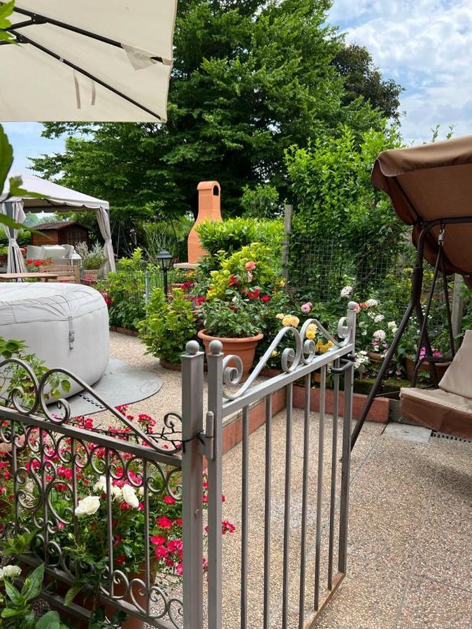 Casa Serenella B&B - Casa Vacanze بيازولا سول برينتا المظهر الخارجي الصورة