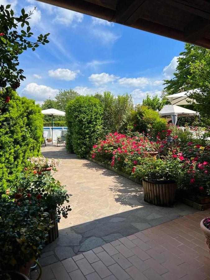 Casa Serenella B&B - Casa Vacanze بيازولا سول برينتا المظهر الخارجي الصورة